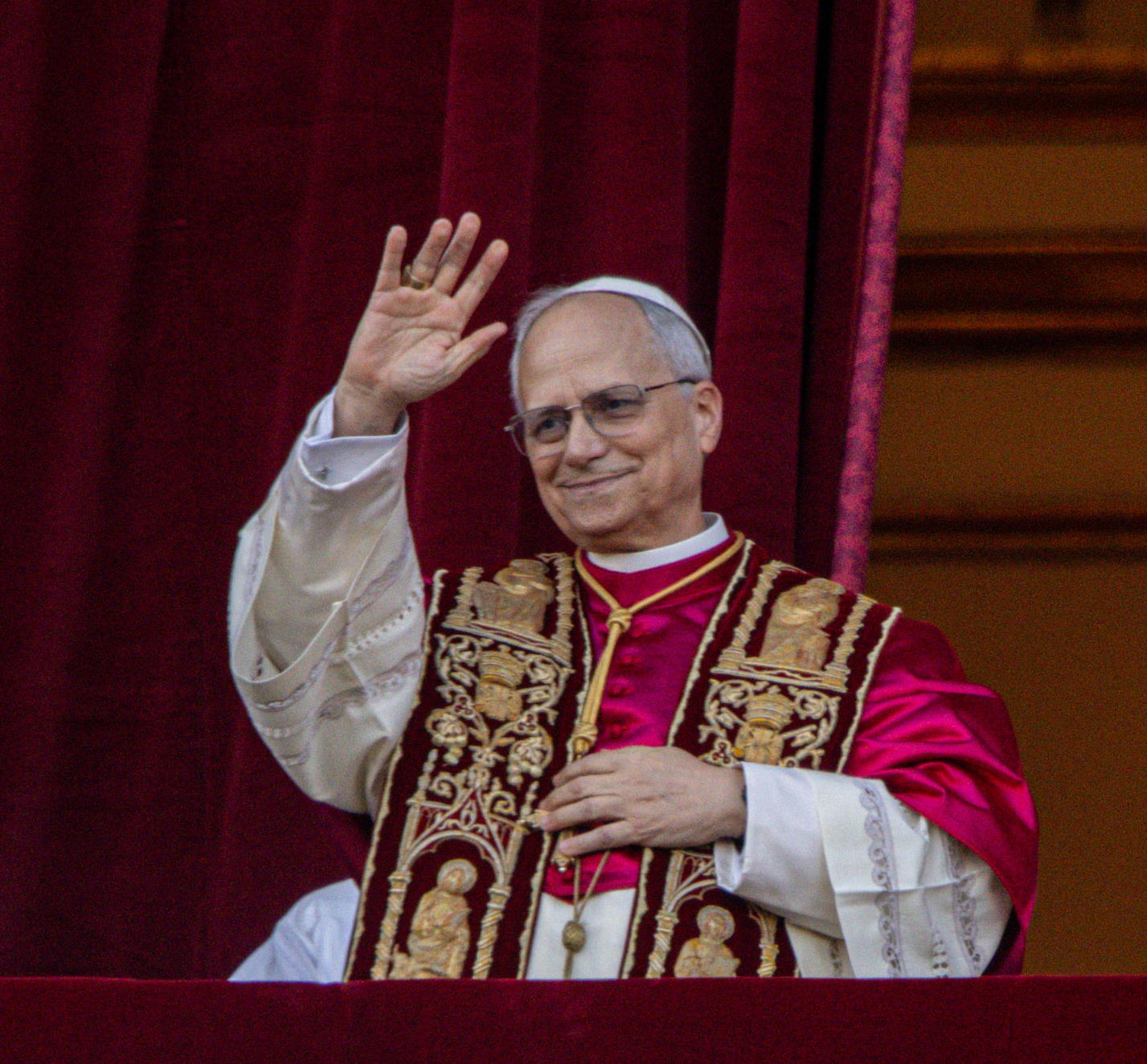 Papst Leo XIV. nach seiner Bekanntgabe auf der Loggia des Petersdoms